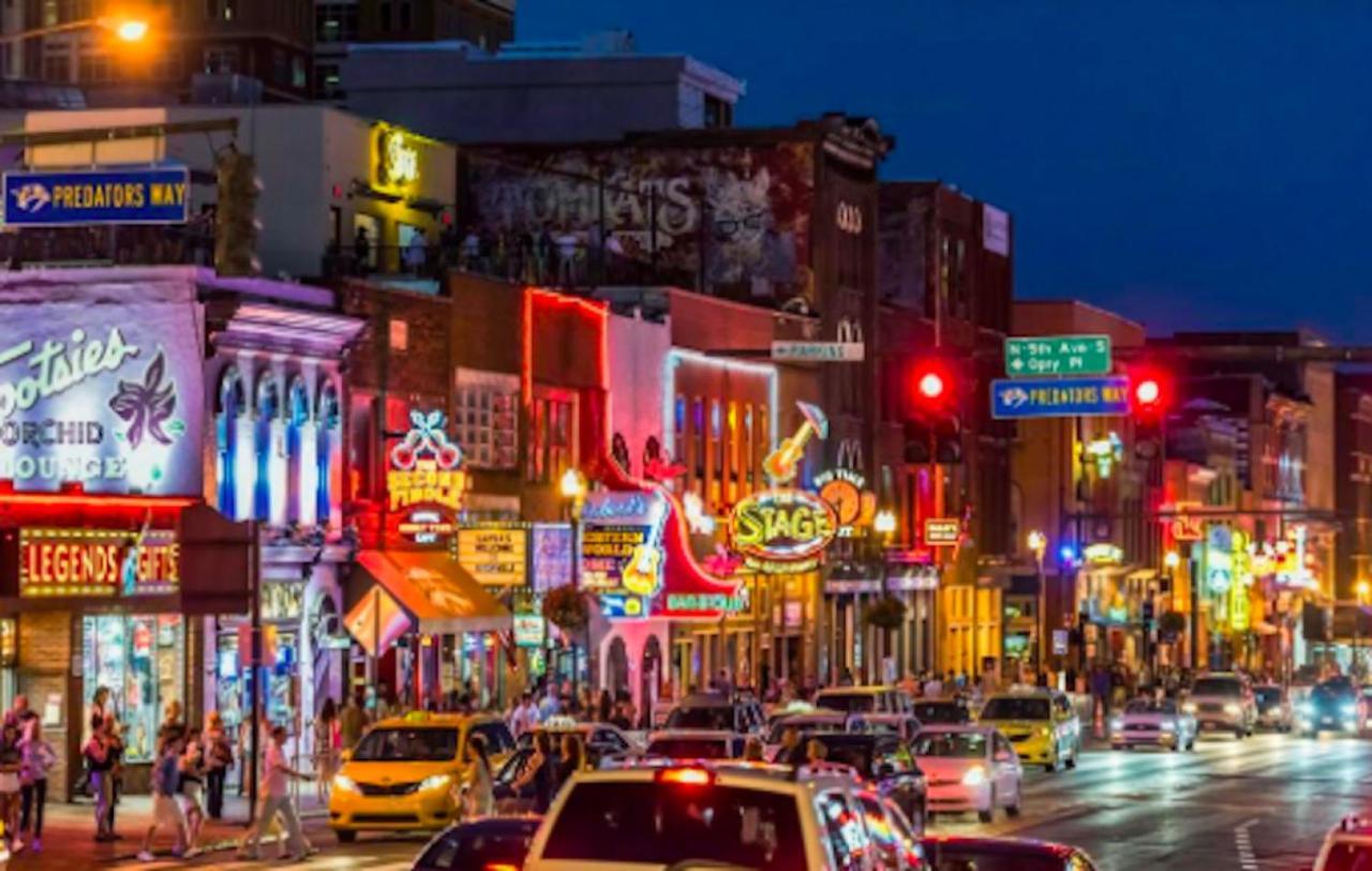 Upscale Cozy With Pool, Patio, Parking Nashville